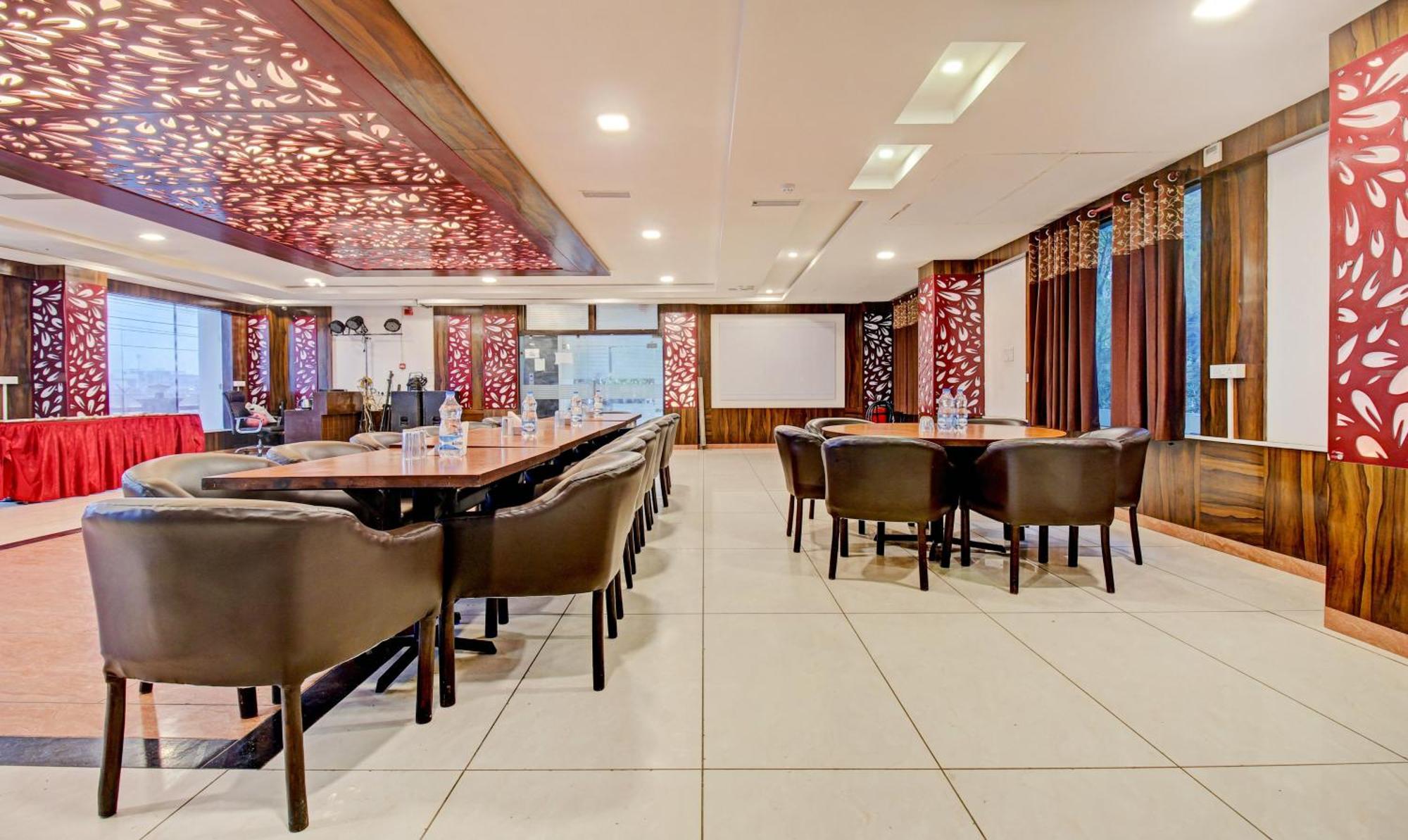 Treebo Silver Grand New Agreement Lucknow Buitenkant foto