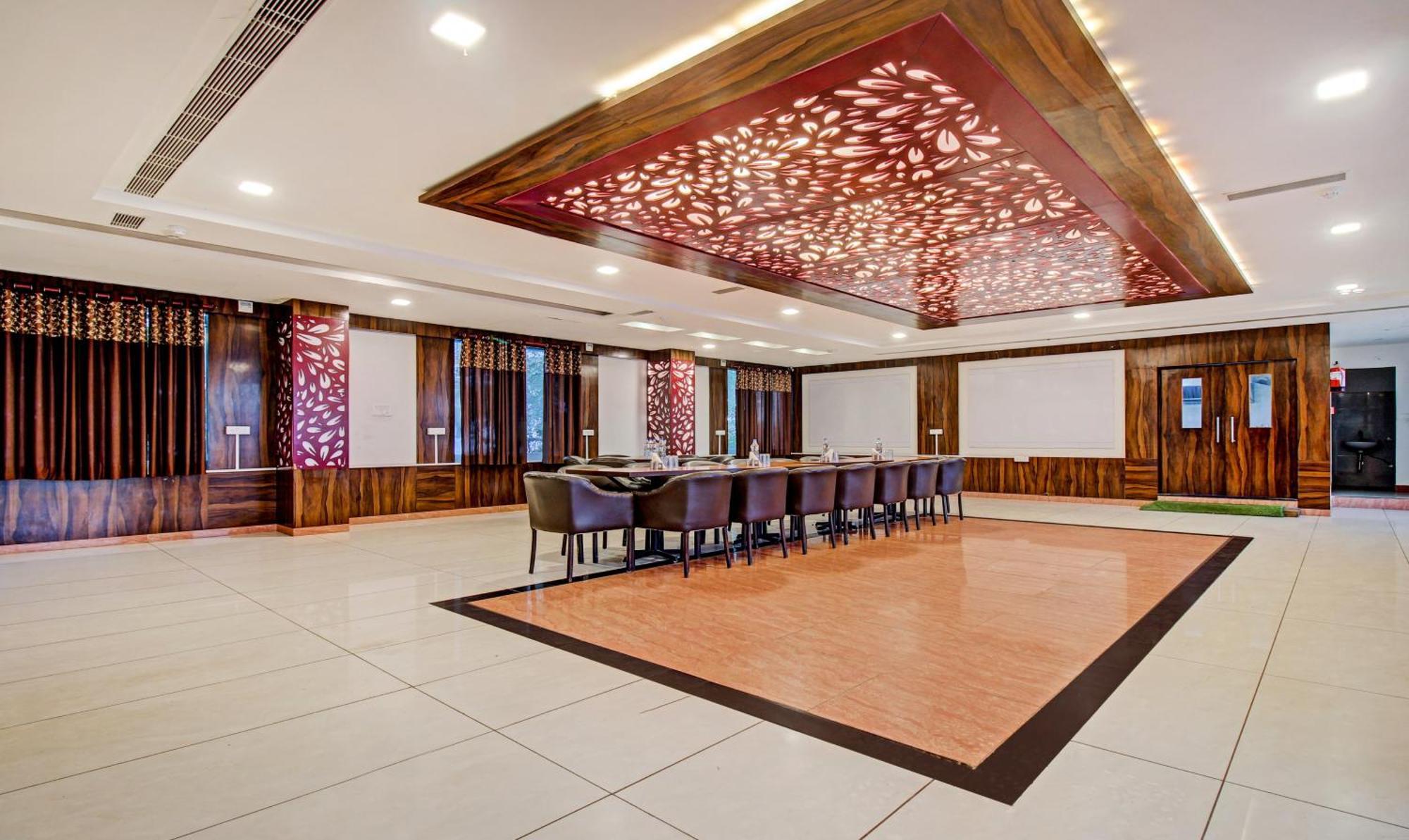 Treebo Silver Grand New Agreement Lucknow Buitenkant foto