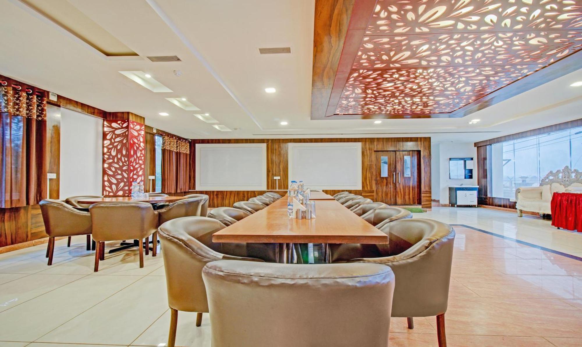 Treebo Silver Grand New Agreement Lucknow Buitenkant foto