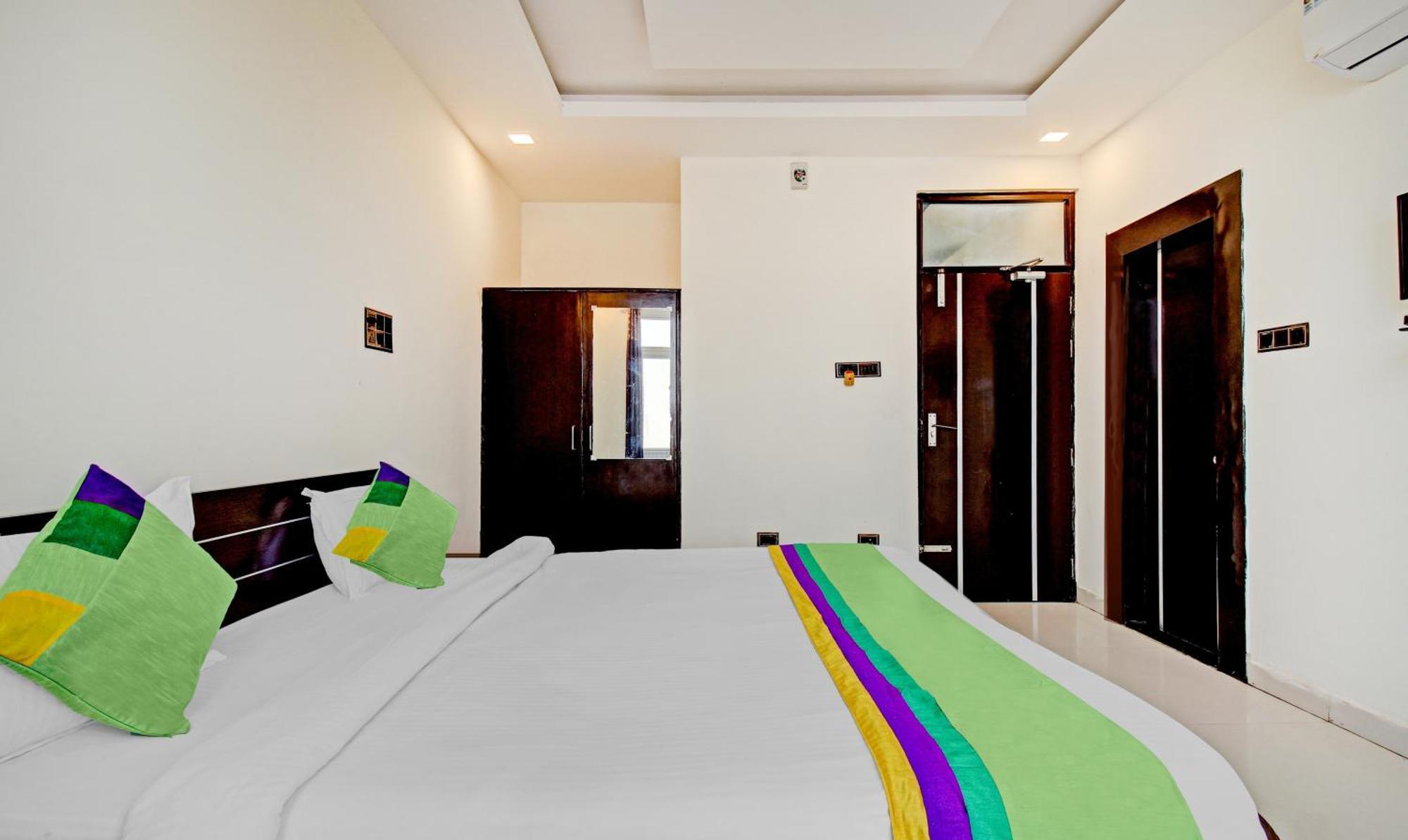 Treebo Silver Grand New Agreement Lucknow Buitenkant foto