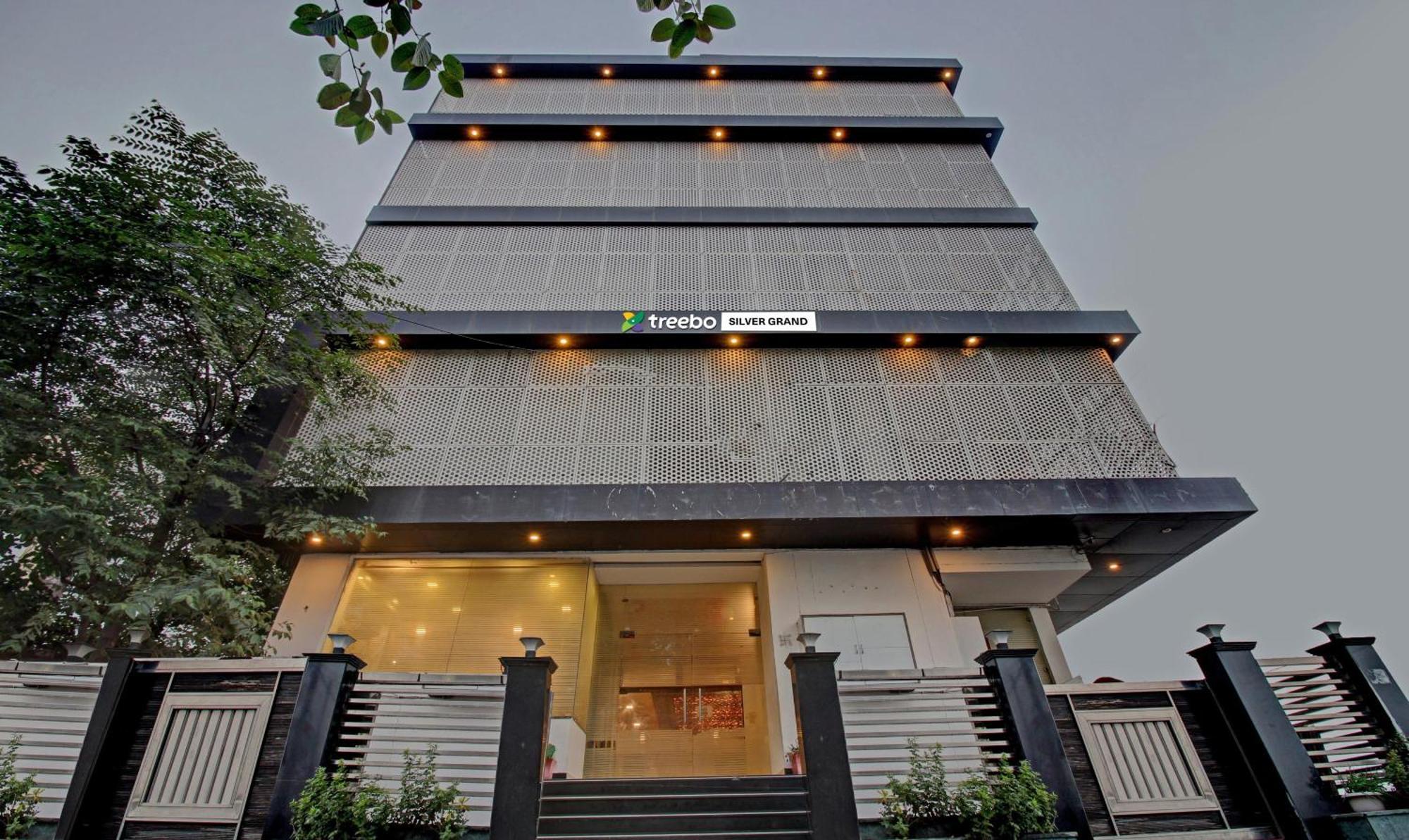 Treebo Silver Grand New Agreement Lucknow Buitenkant foto