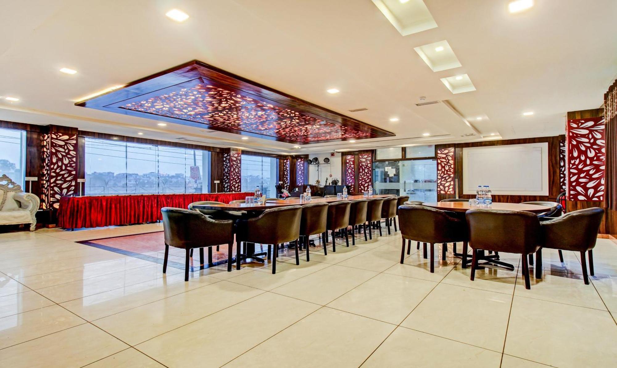 Treebo Silver Grand New Agreement Lucknow Buitenkant foto