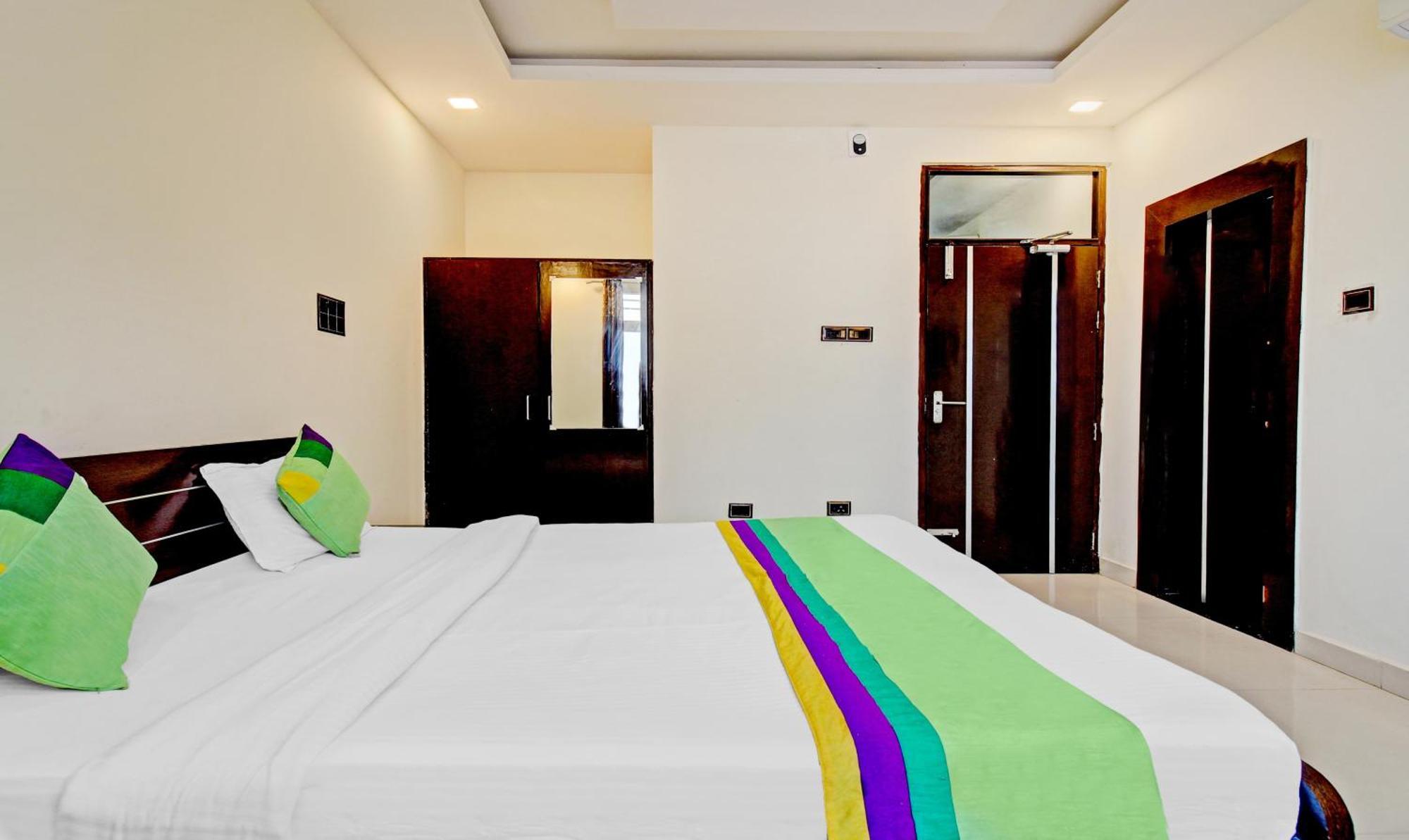 Treebo Silver Grand New Agreement Lucknow Buitenkant foto