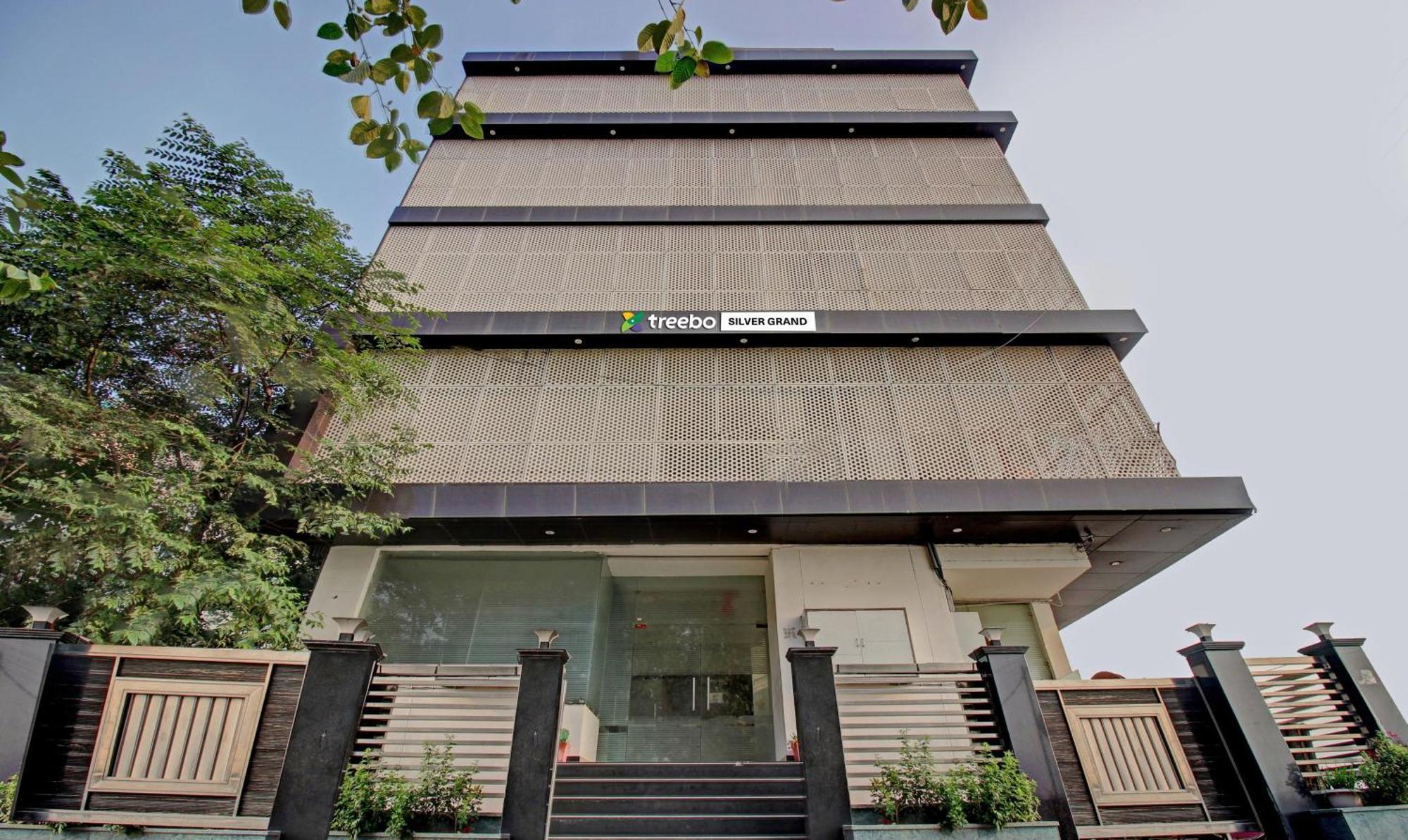 Treebo Silver Grand New Agreement Lucknow Buitenkant foto